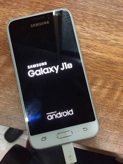 Samsung Galaxy J1 (2016) 3