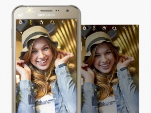 Samsung Galaxy J7 : Front LED Flash Light
